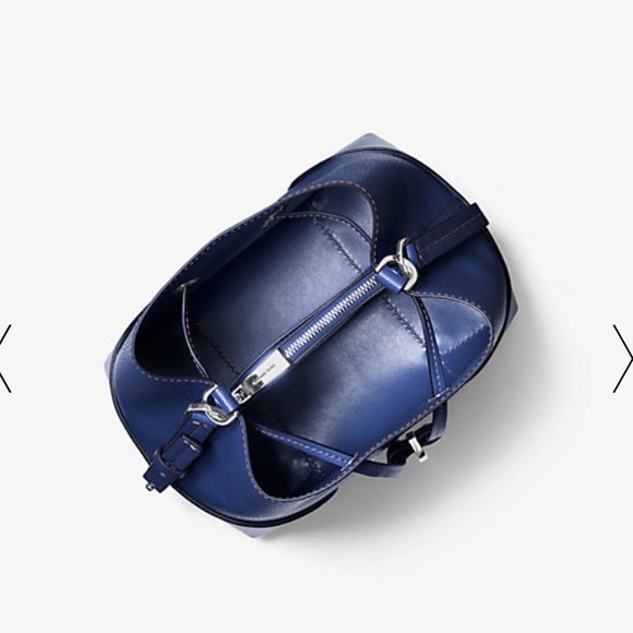 MICHAEL KORS
Mercer Gallery Small Pebbled Leather Shoulder Bag
30H9SZ5L1L - Picture 3 of 12